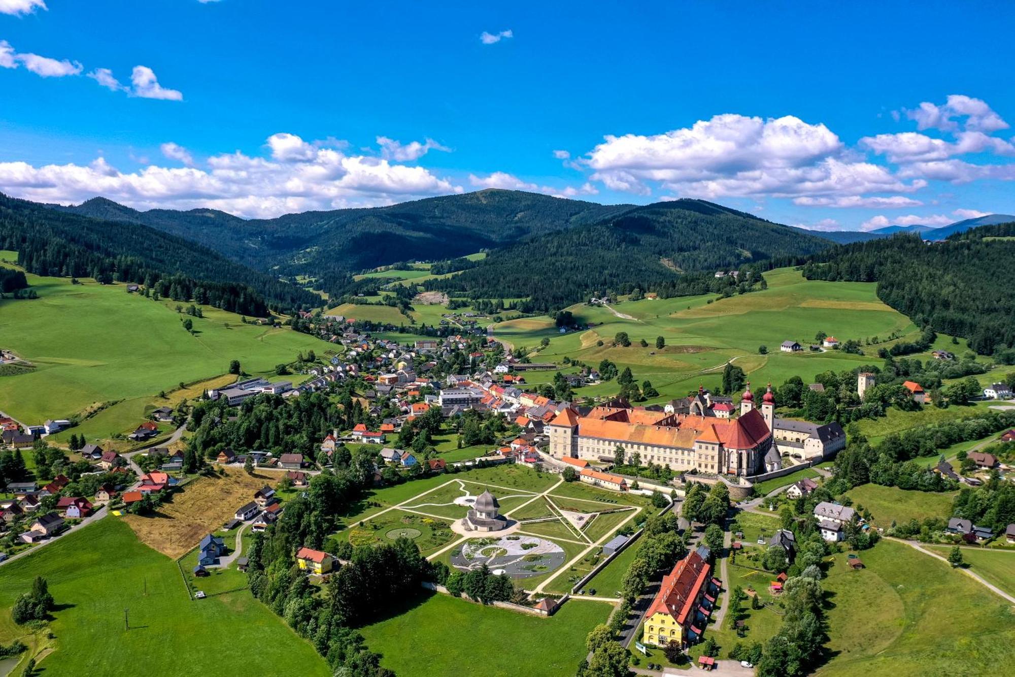Naturpark Chalets Lambrecht By Alps Resorts Sankt Lambrecht Esterno foto